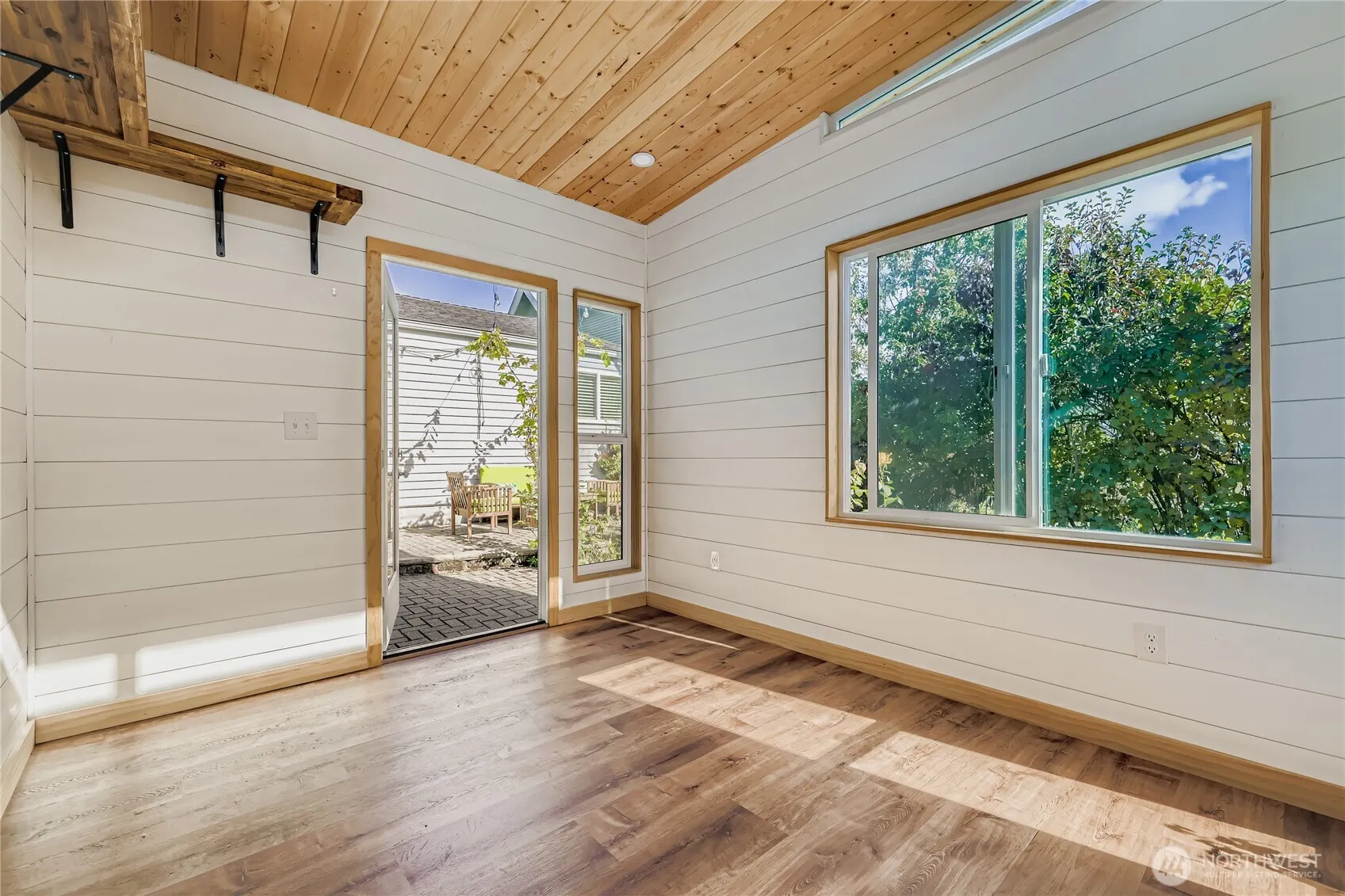 359 N 75th Street , Seattle, WA 98103
