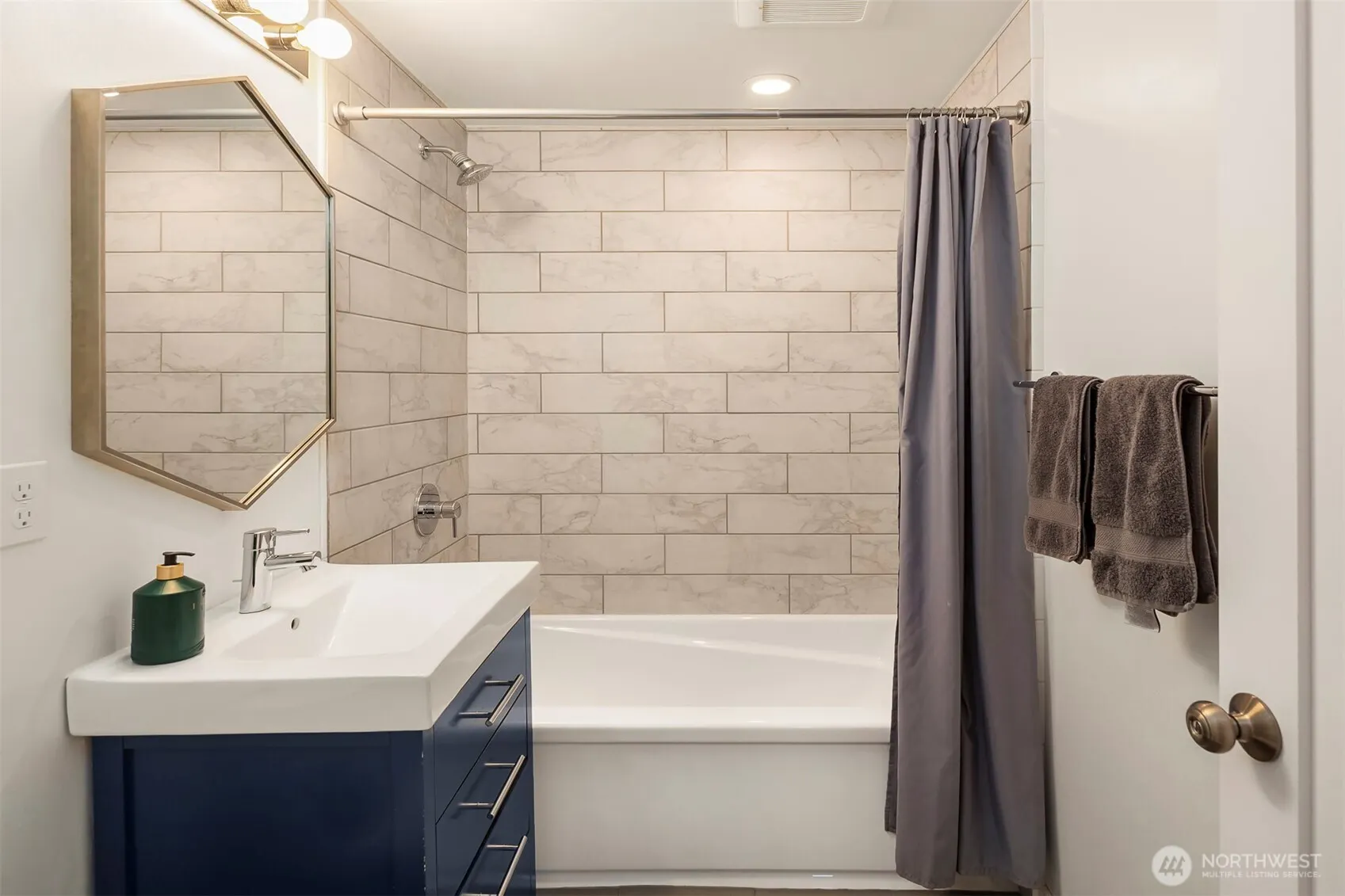 7503 32nd Avenue NE, Seattle, WA 98115