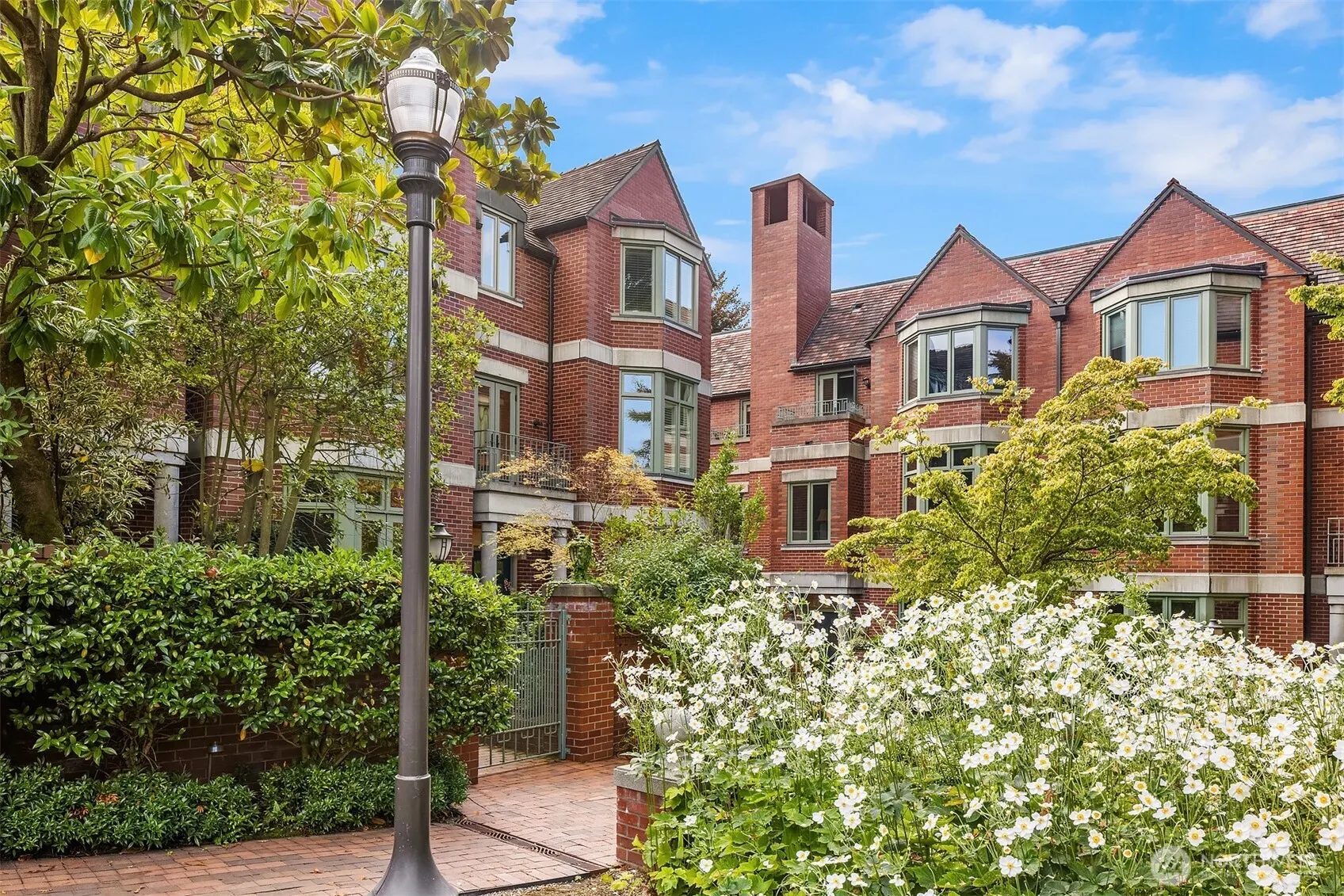 905 Harvard Avenue E, Seattle, WA 98102-4569
