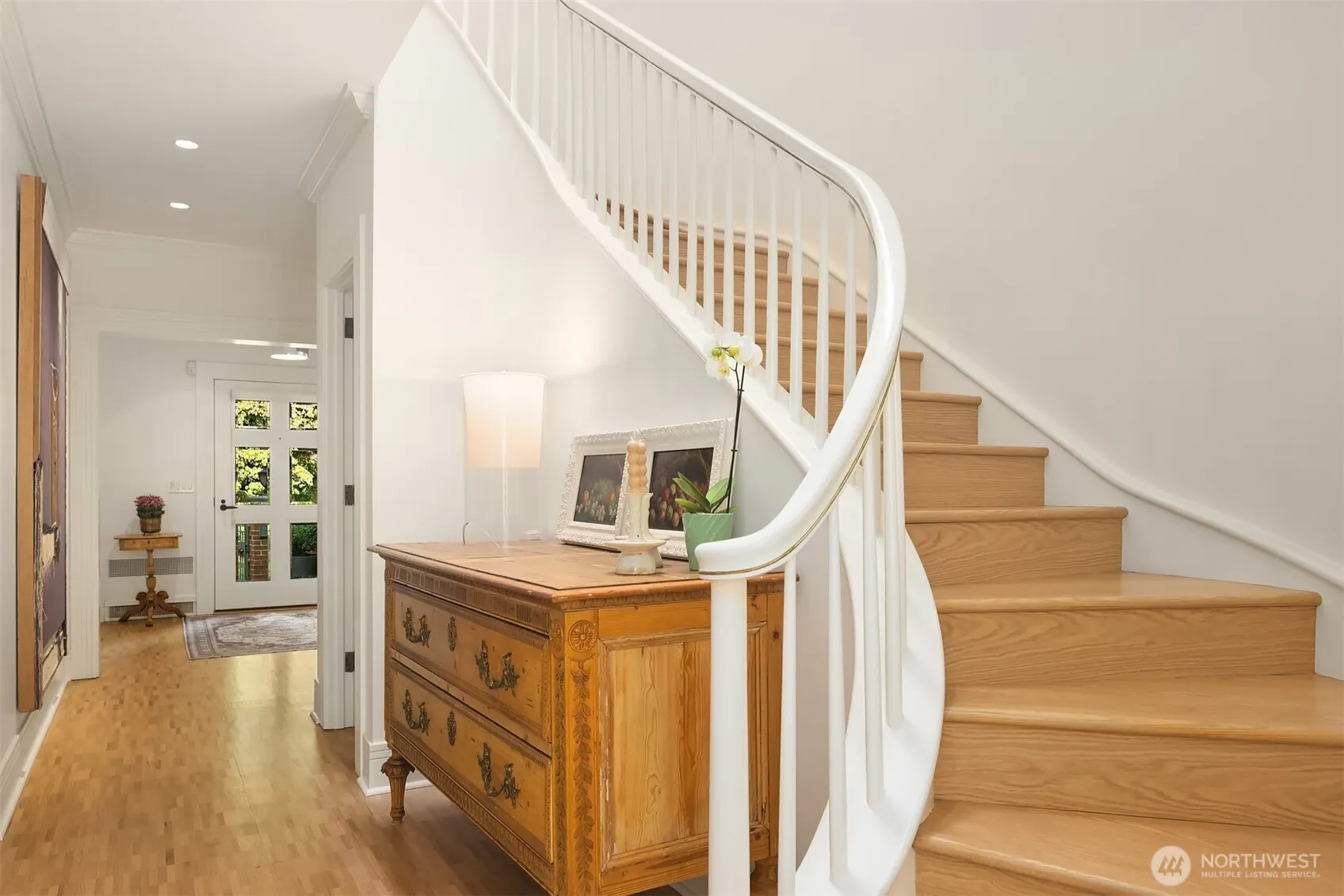 905 Harvard Avenue E, Seattle, WA 98102-4569