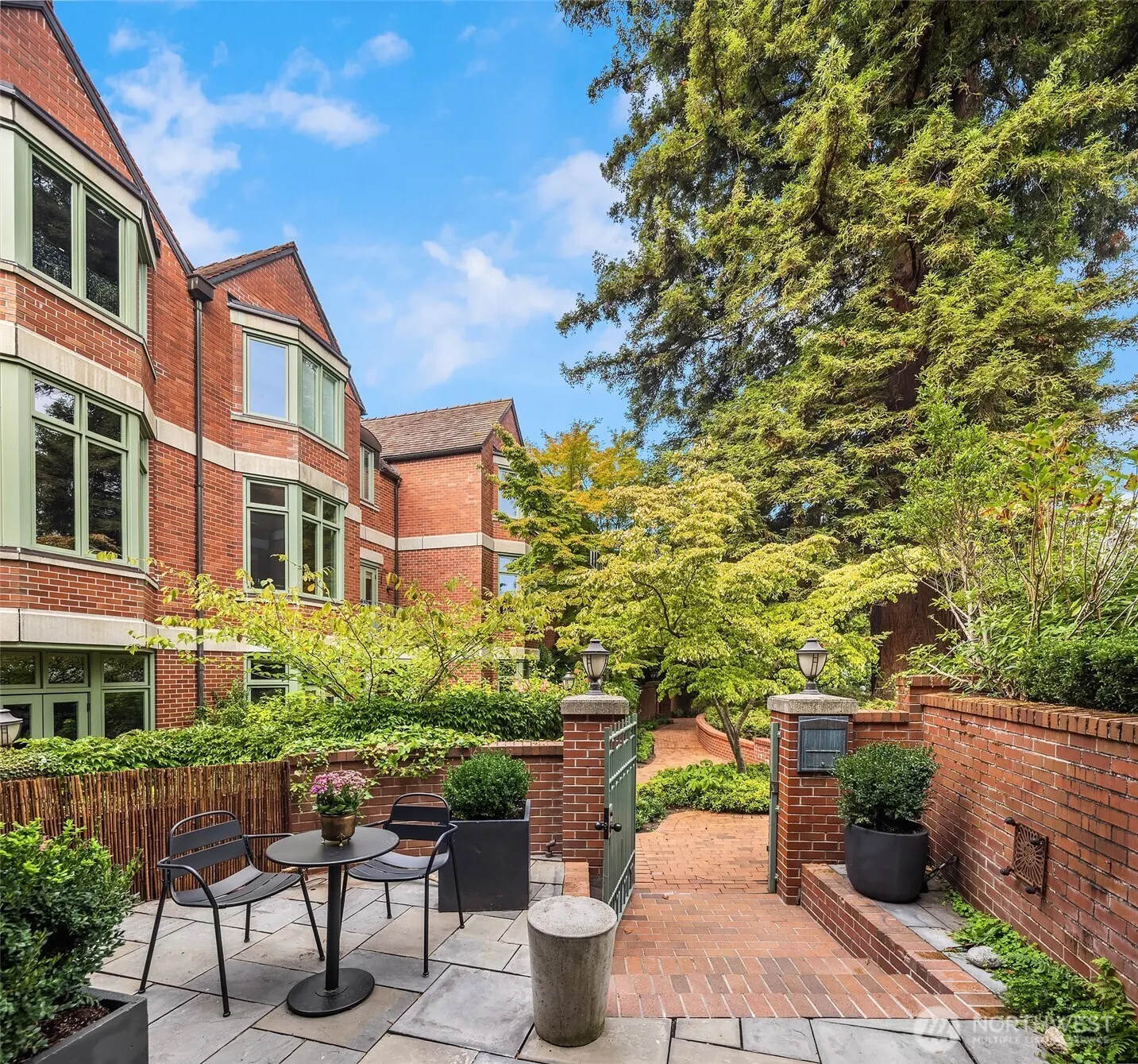 905 Harvard Avenue E, Seattle, WA 98102-4569