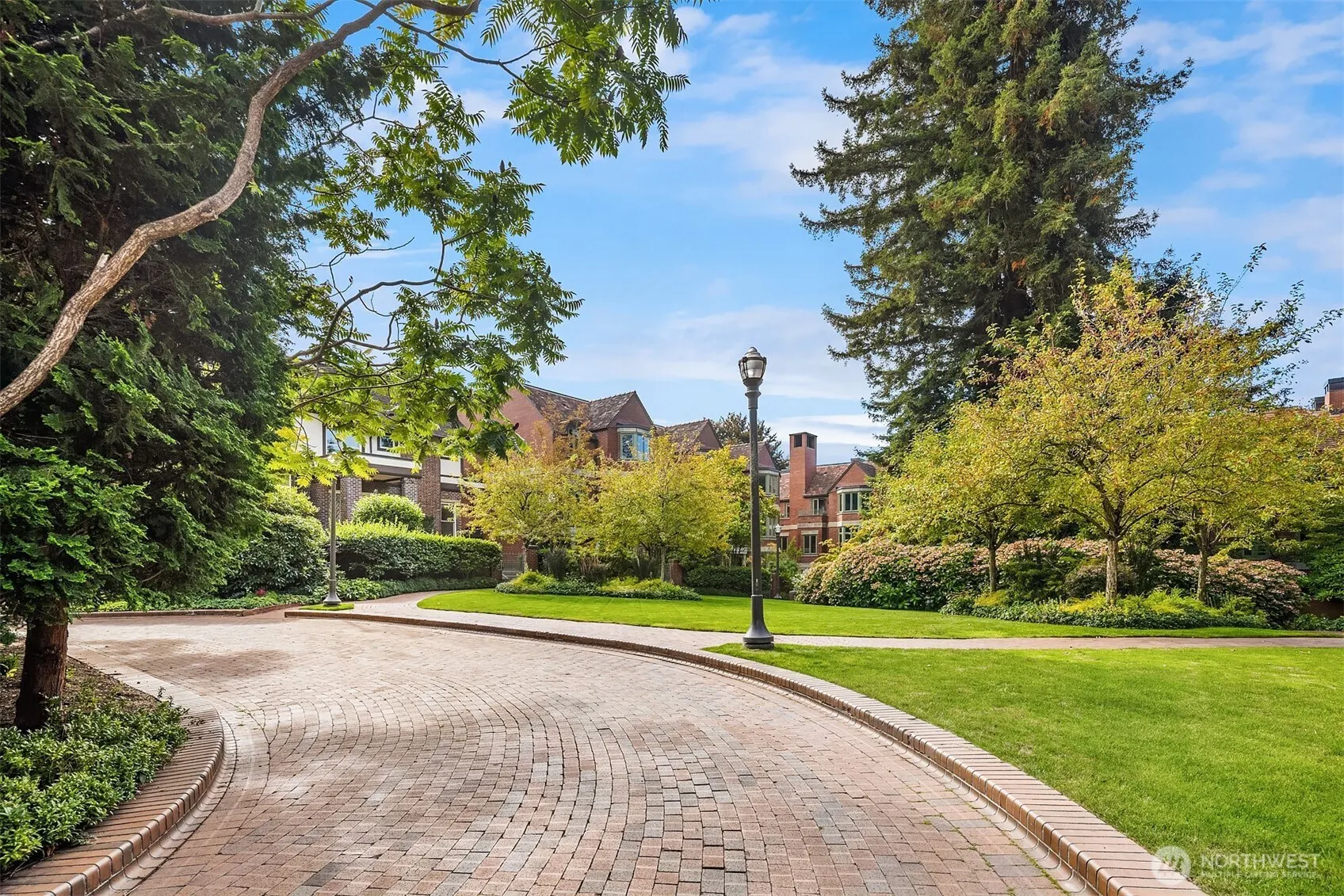 905 Harvard Avenue E, Seattle, WA 98102-4569
