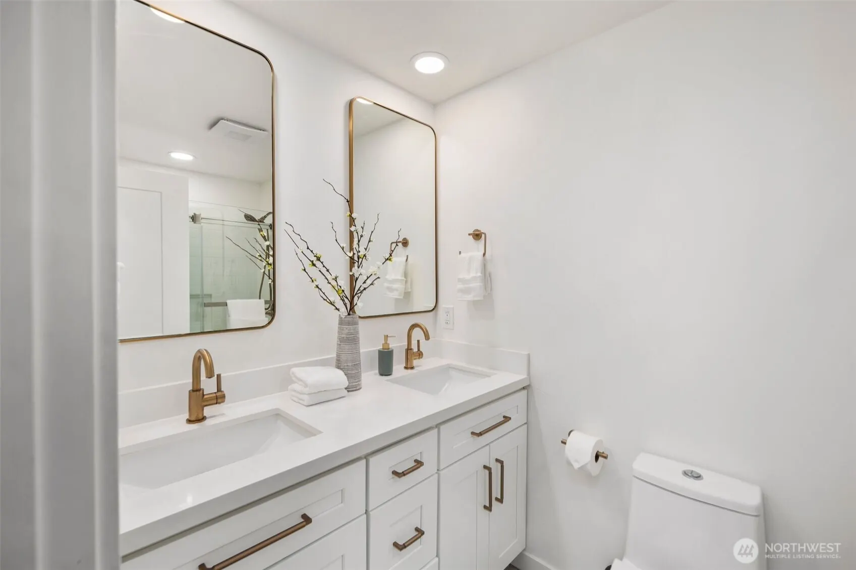 201 165th Avenue NE, Bellevue, WA 98008