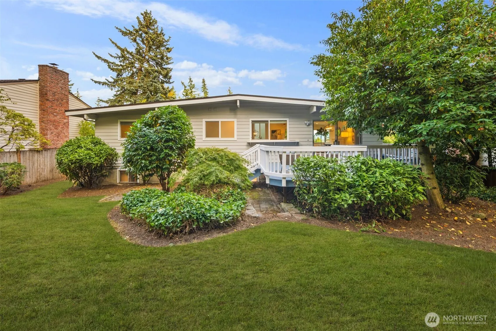 201 165th Avenue NE, Bellevue, WA 98008