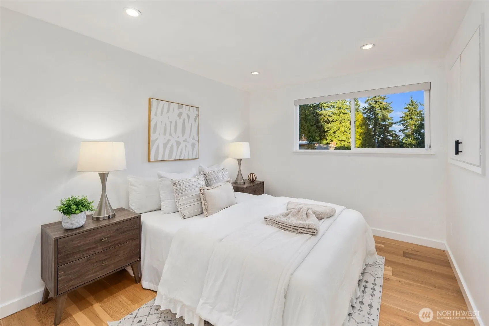 201 165th Avenue NE, Bellevue, WA 98008