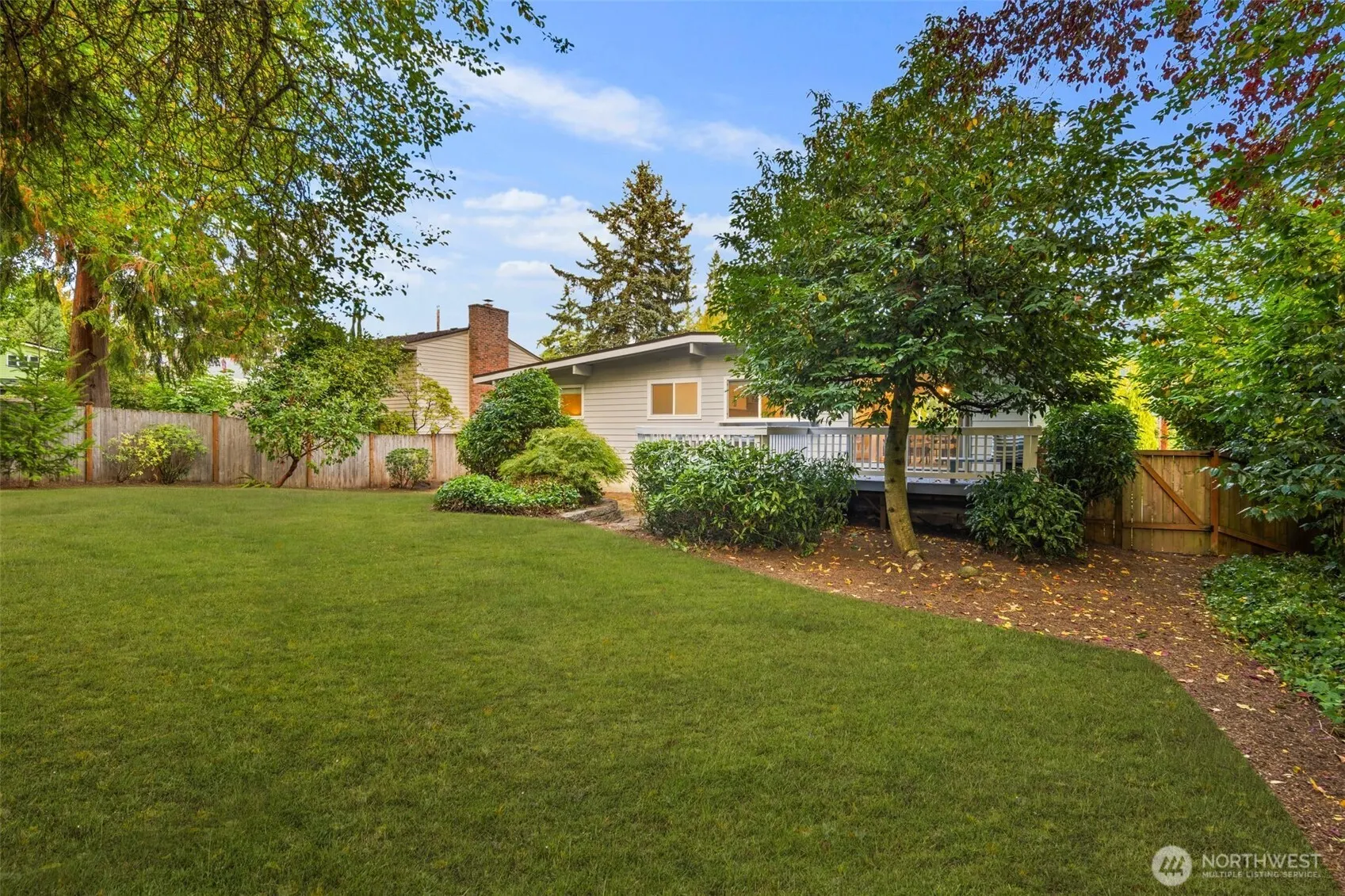 201 165th Avenue NE, Bellevue, WA 98008