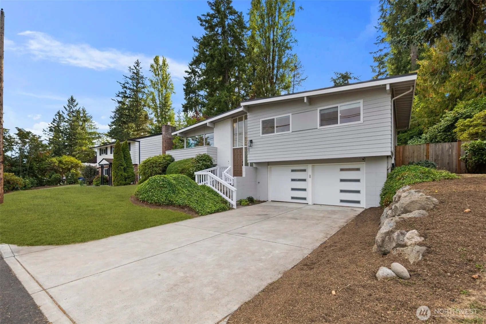 201 165th Avenue NE, Bellevue, WA 98008