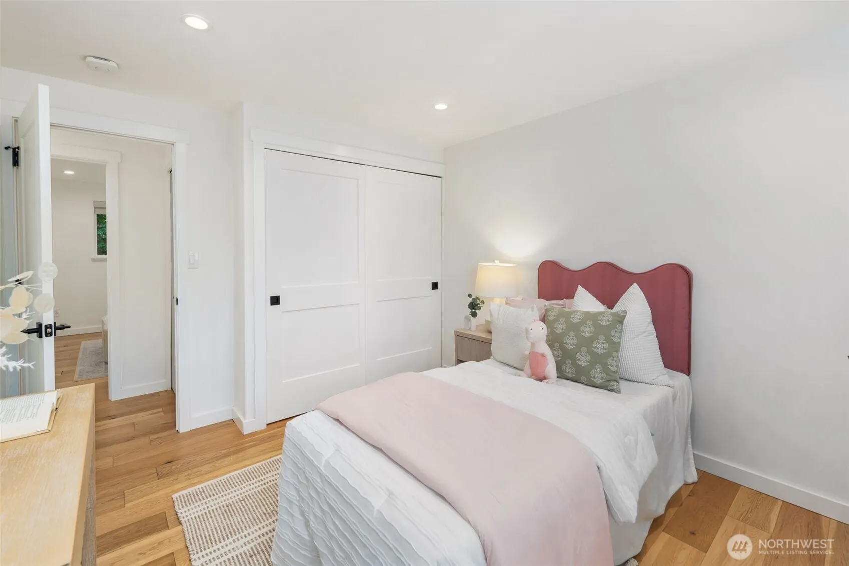 201 165th Avenue NE, Bellevue, WA 98008