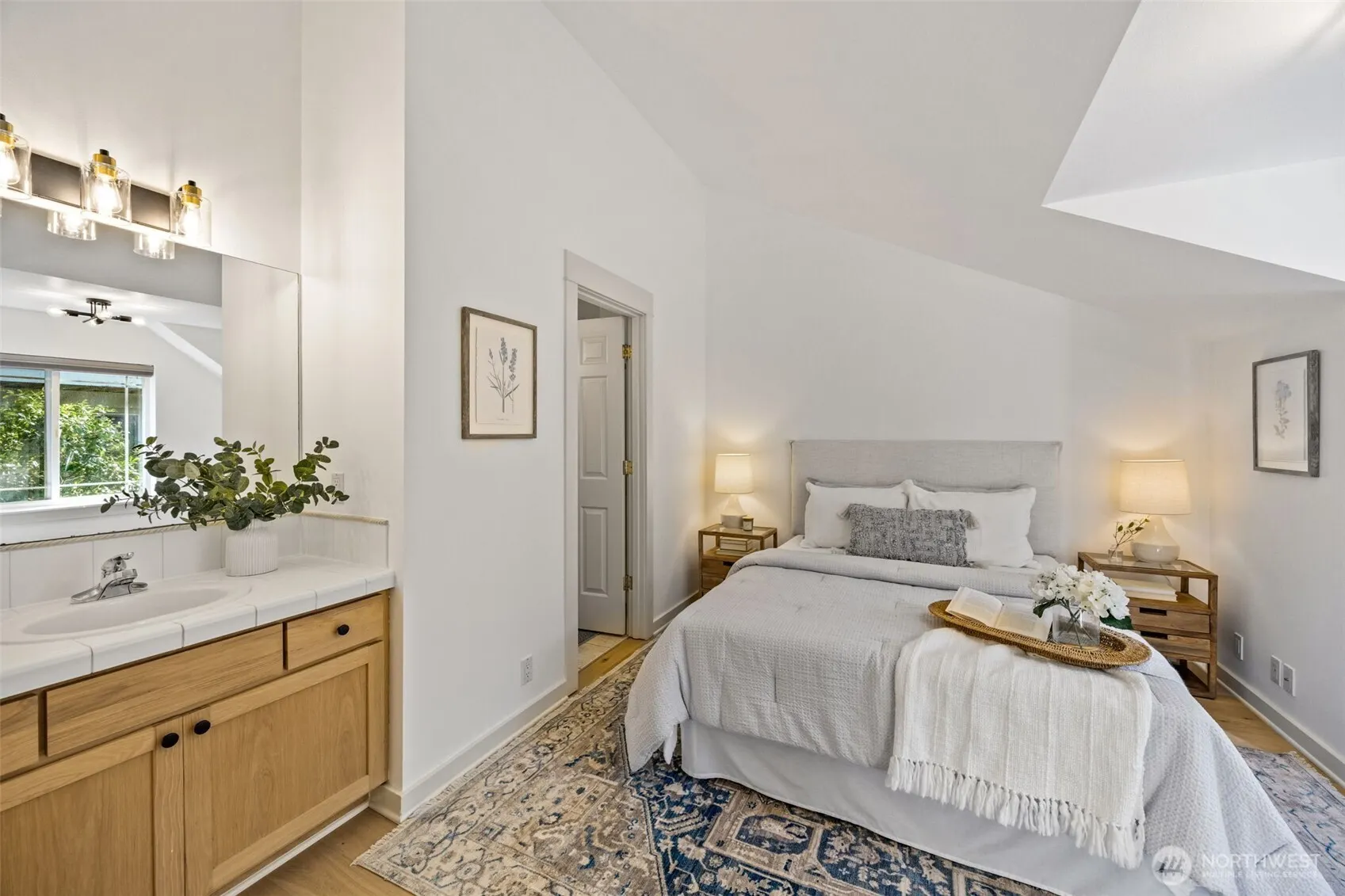 2613 E Howell Street , Seattle, WA 98122