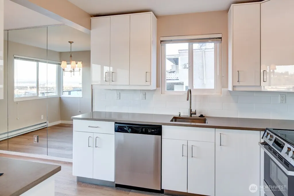 2029 13th Avenue W, Seattle, WA 98119