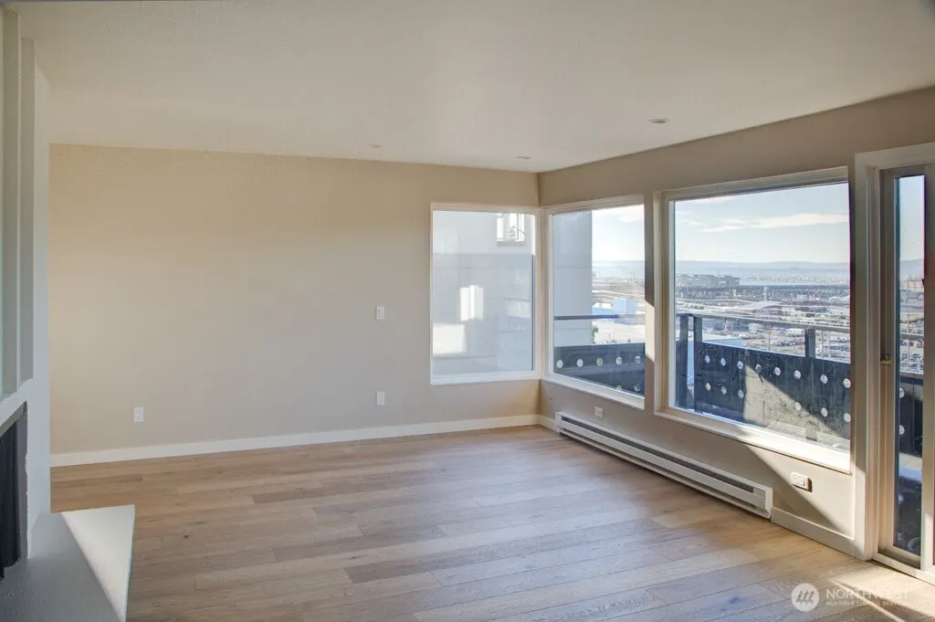 2029 13th Avenue W, Seattle, WA 98119