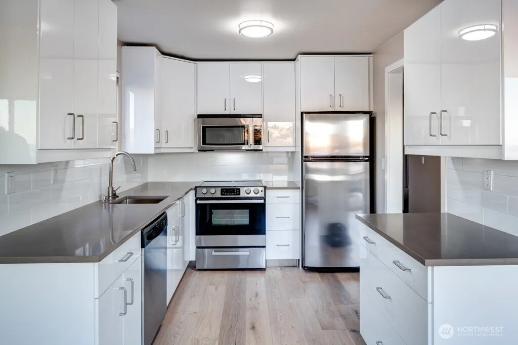 2029 13th Avenue W, Seattle, WA 98119