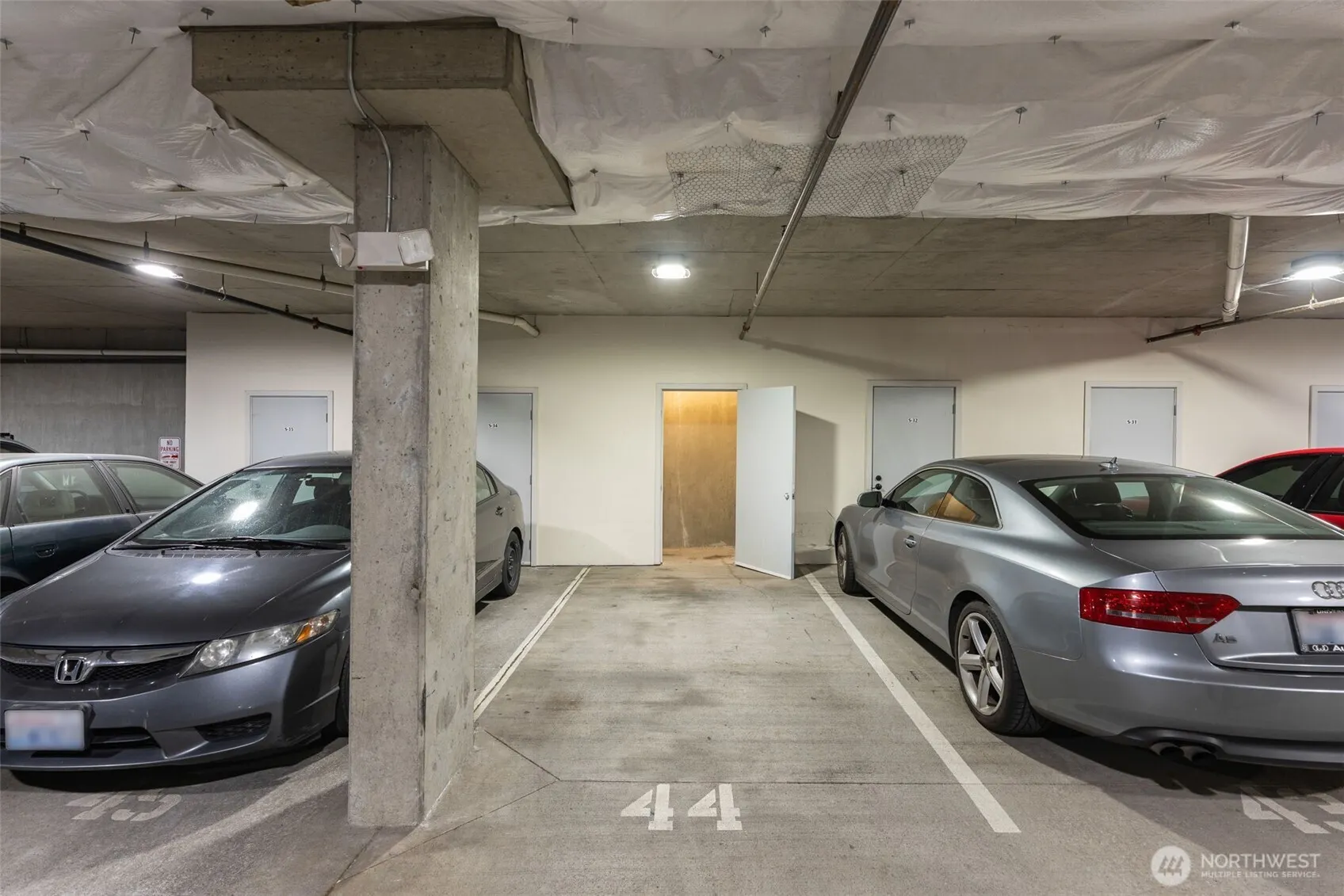 6015 Phinney Avenue N #402, Seattle, WA 98103