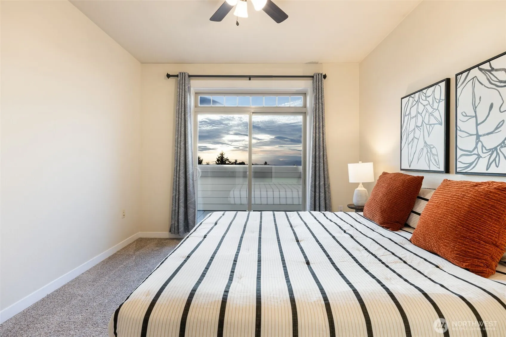 6015 Phinney Avenue N #402, Seattle, WA 98103