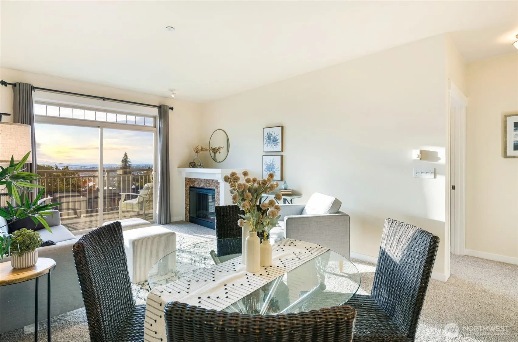 6015 Phinney Avenue N #402, Seattle, WA 98103