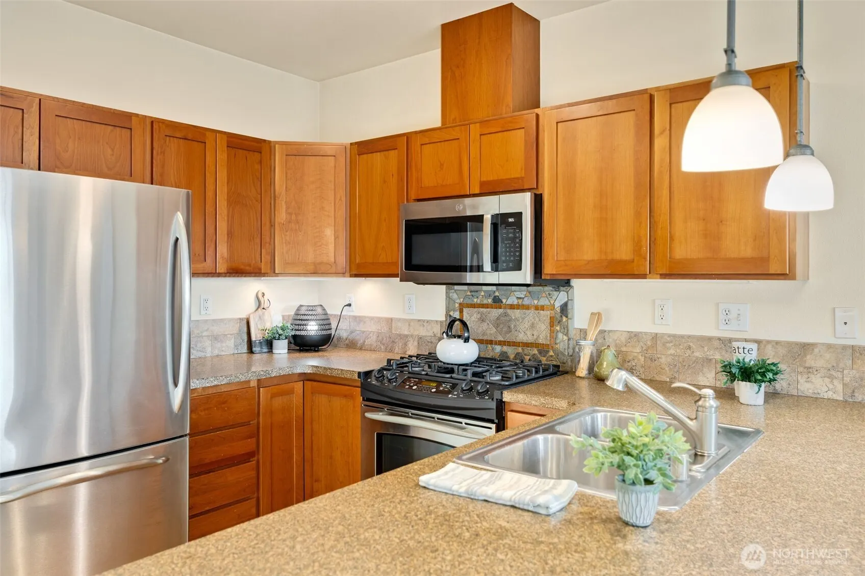 6015 Phinney Avenue N #402, Seattle, WA 98103
