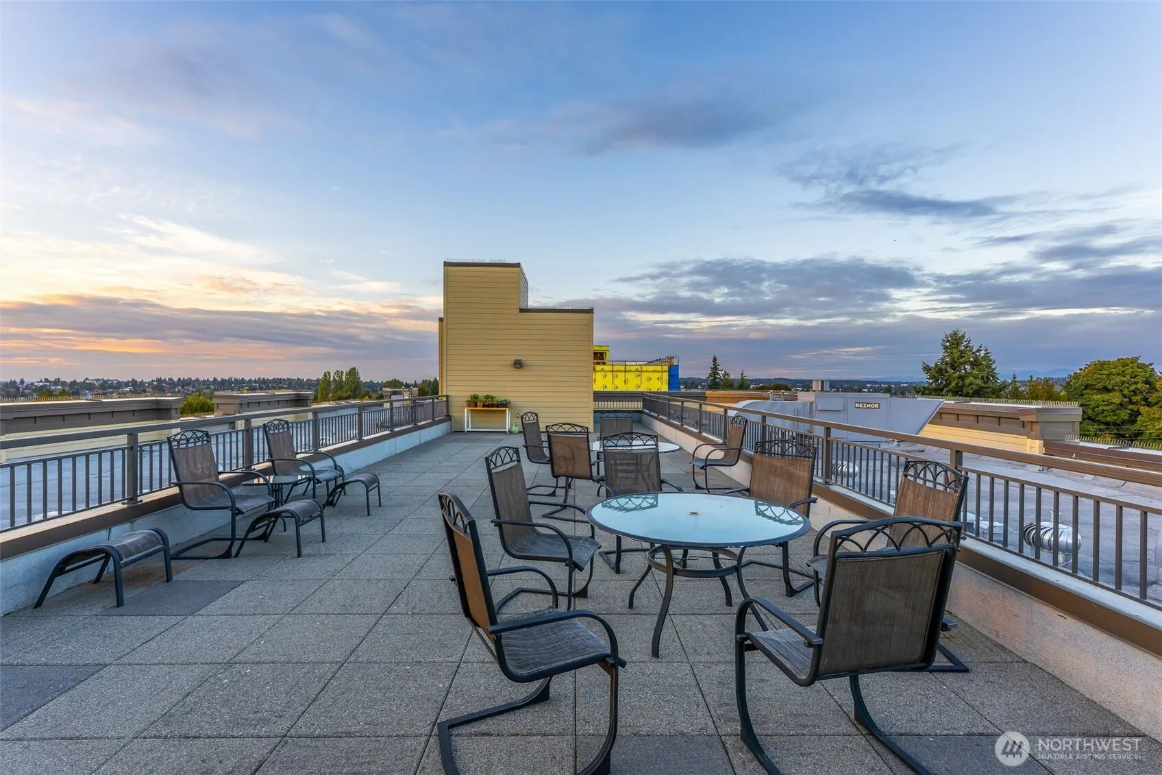 6015 Phinney Avenue N #402, Seattle, WA 98103