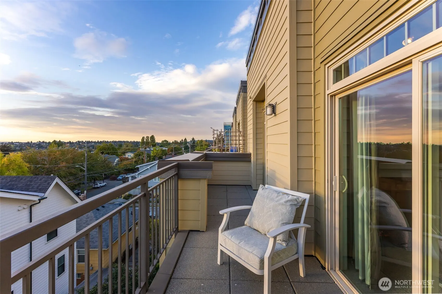 6015 Phinney Avenue N #402, Seattle, WA 98103