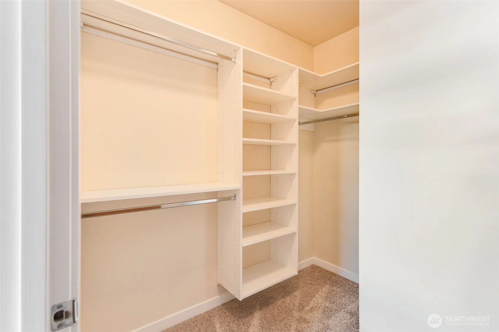 6015 Phinney Avenue N #402, Seattle, WA 98103