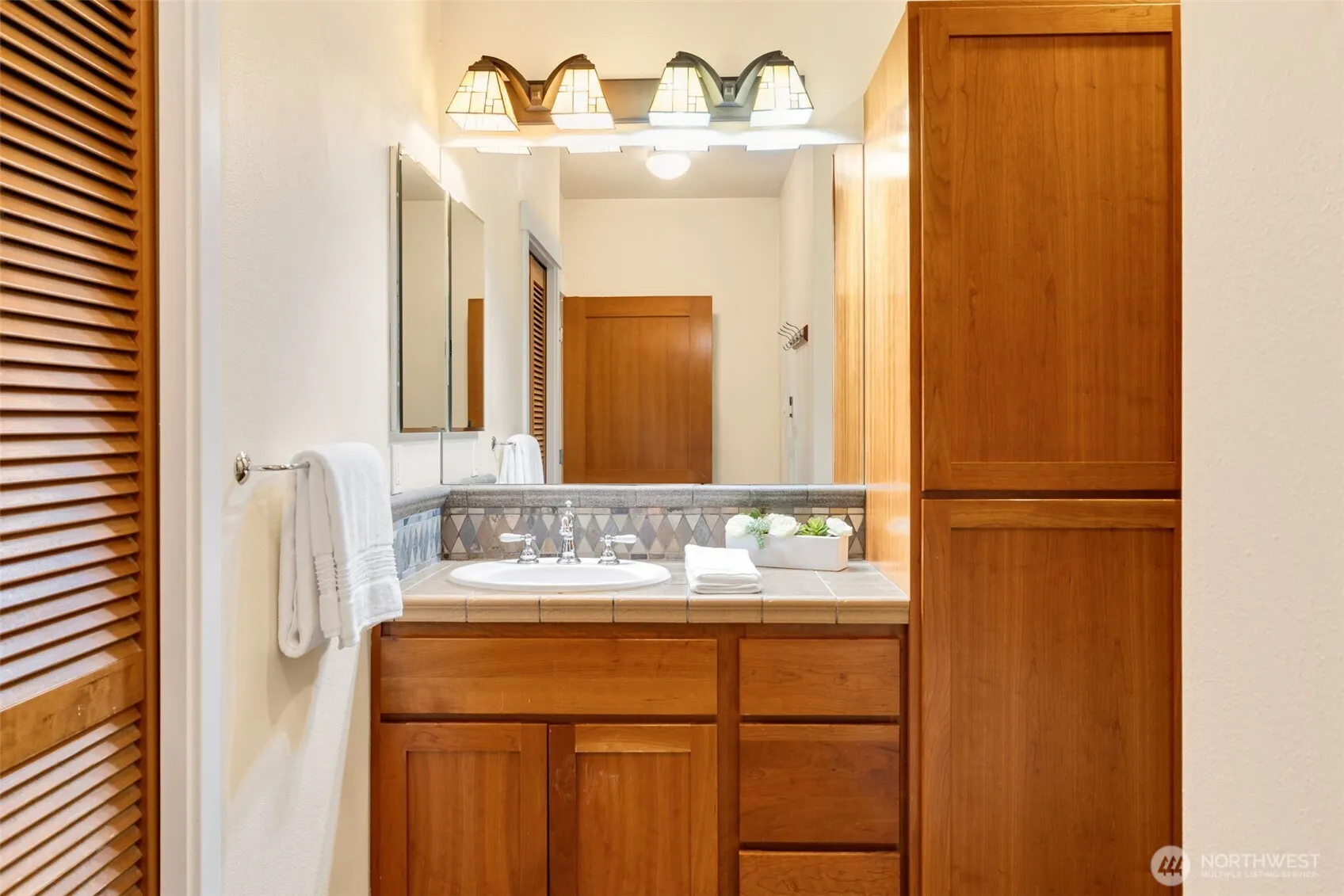 6015 Phinney Avenue N #402, Seattle, WA 98103