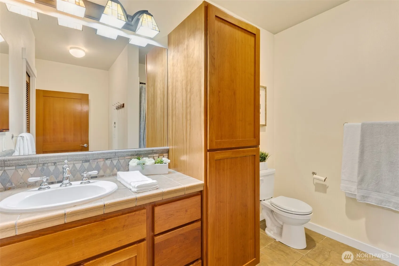 6015 Phinney Avenue N #402, Seattle, WA 98103