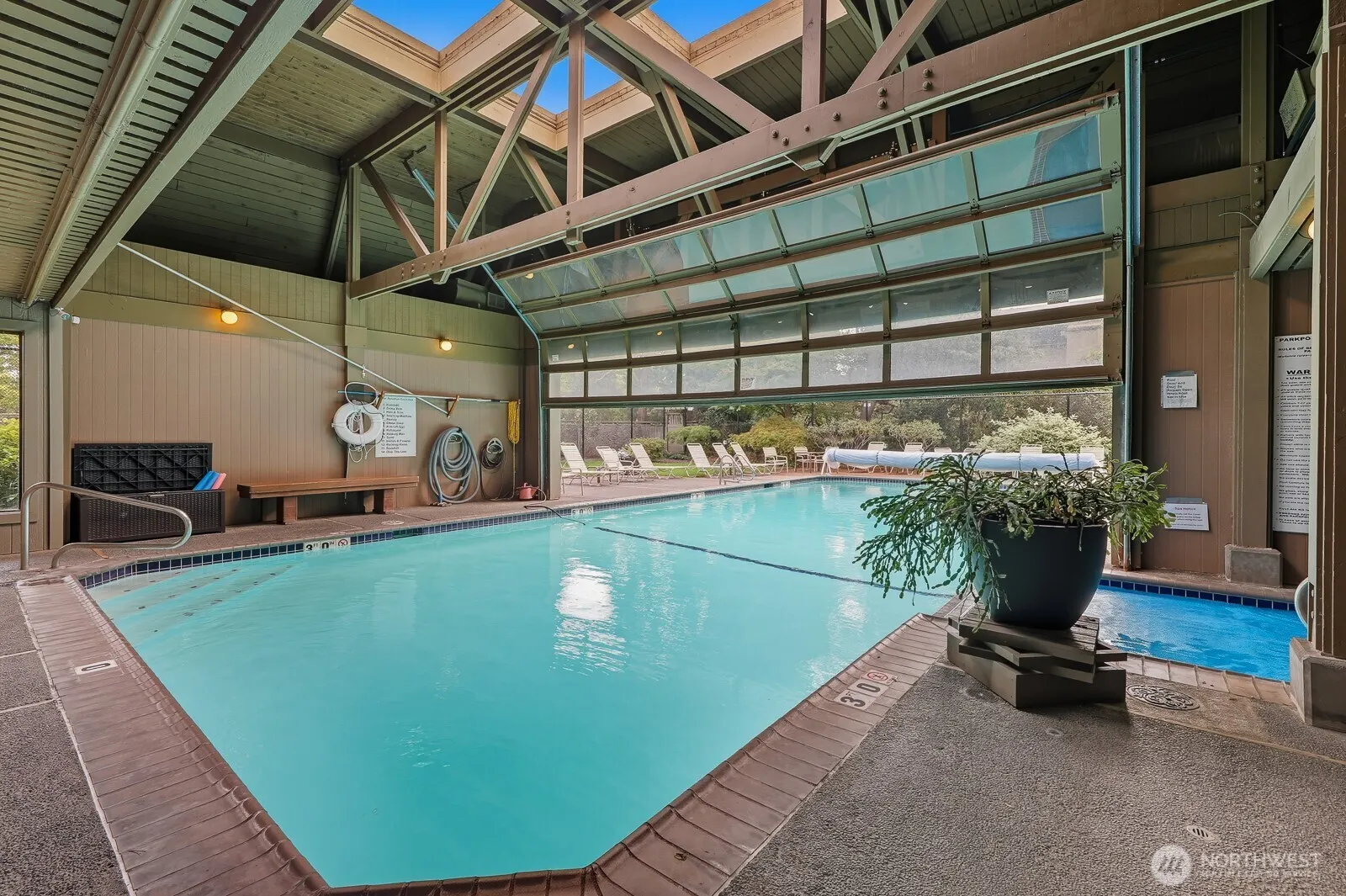 6562 Park Point Way NE #B106, Seattle, WA 98115