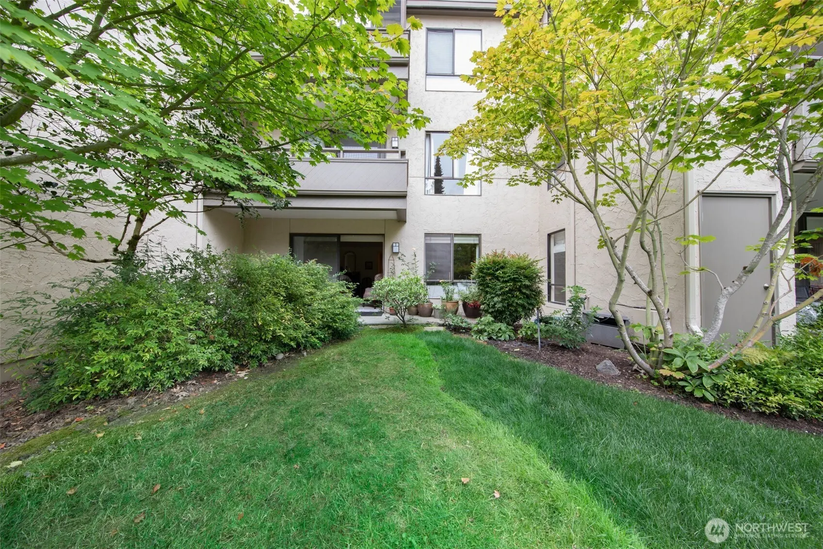 6562 Park Point Way NE #B106, Seattle, WA 98115