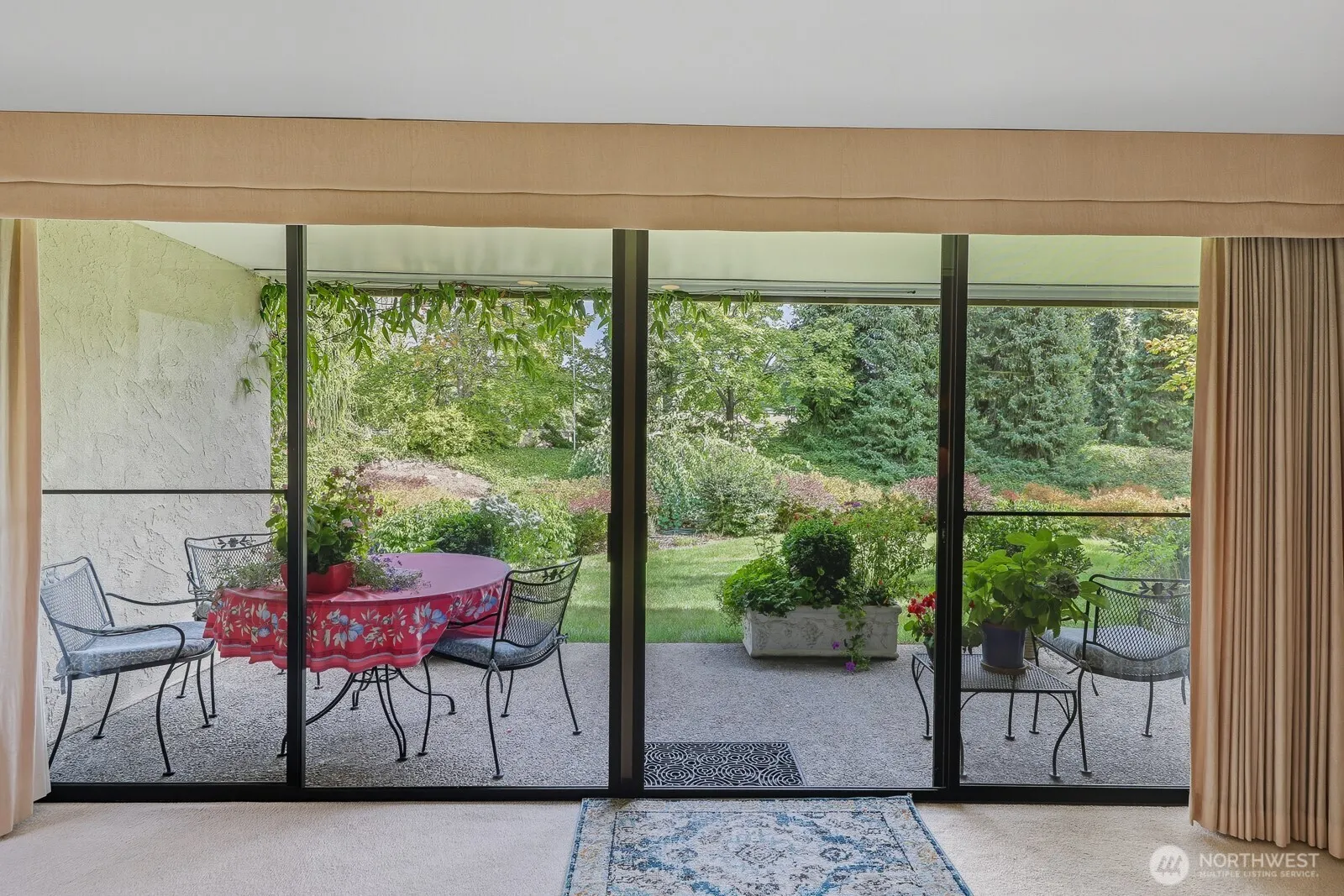 6562 Park Point Way NE #B106, Seattle, WA 98115