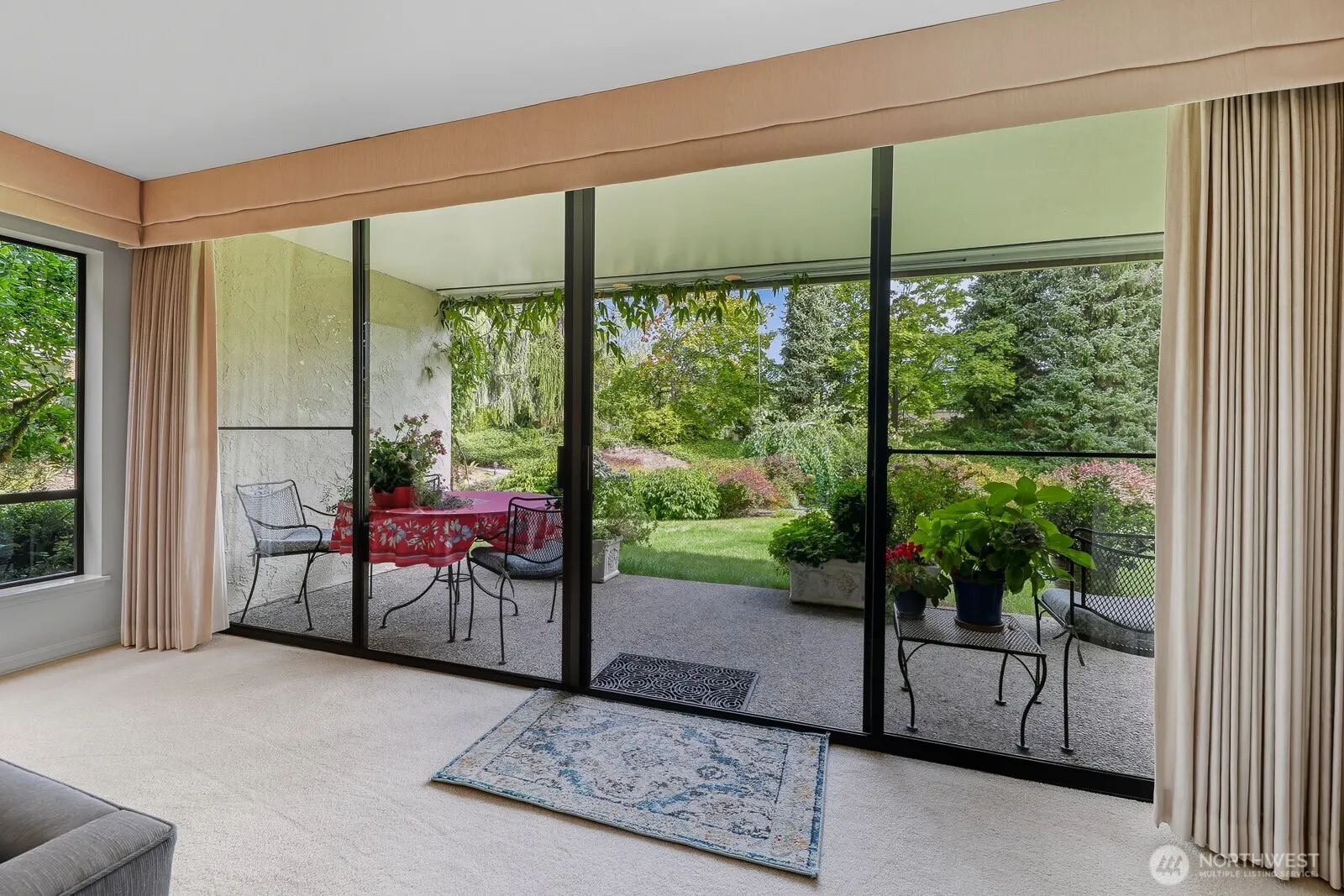 6562 Park Point Way NE #B106, Seattle, WA 98115