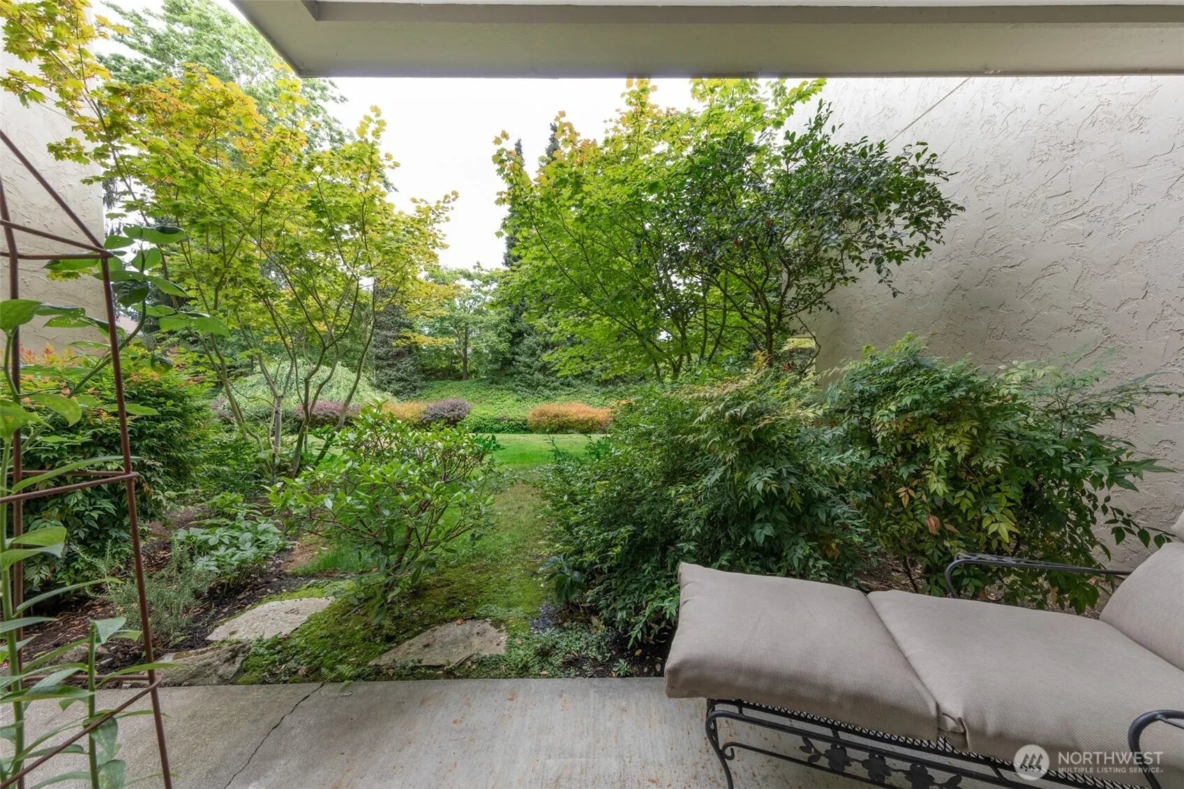 6562 Park Point Way NE #B106, Seattle, WA 98115