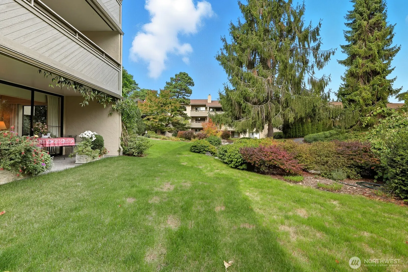 6562 Park Point Way NE #B106, Seattle, WA 98115