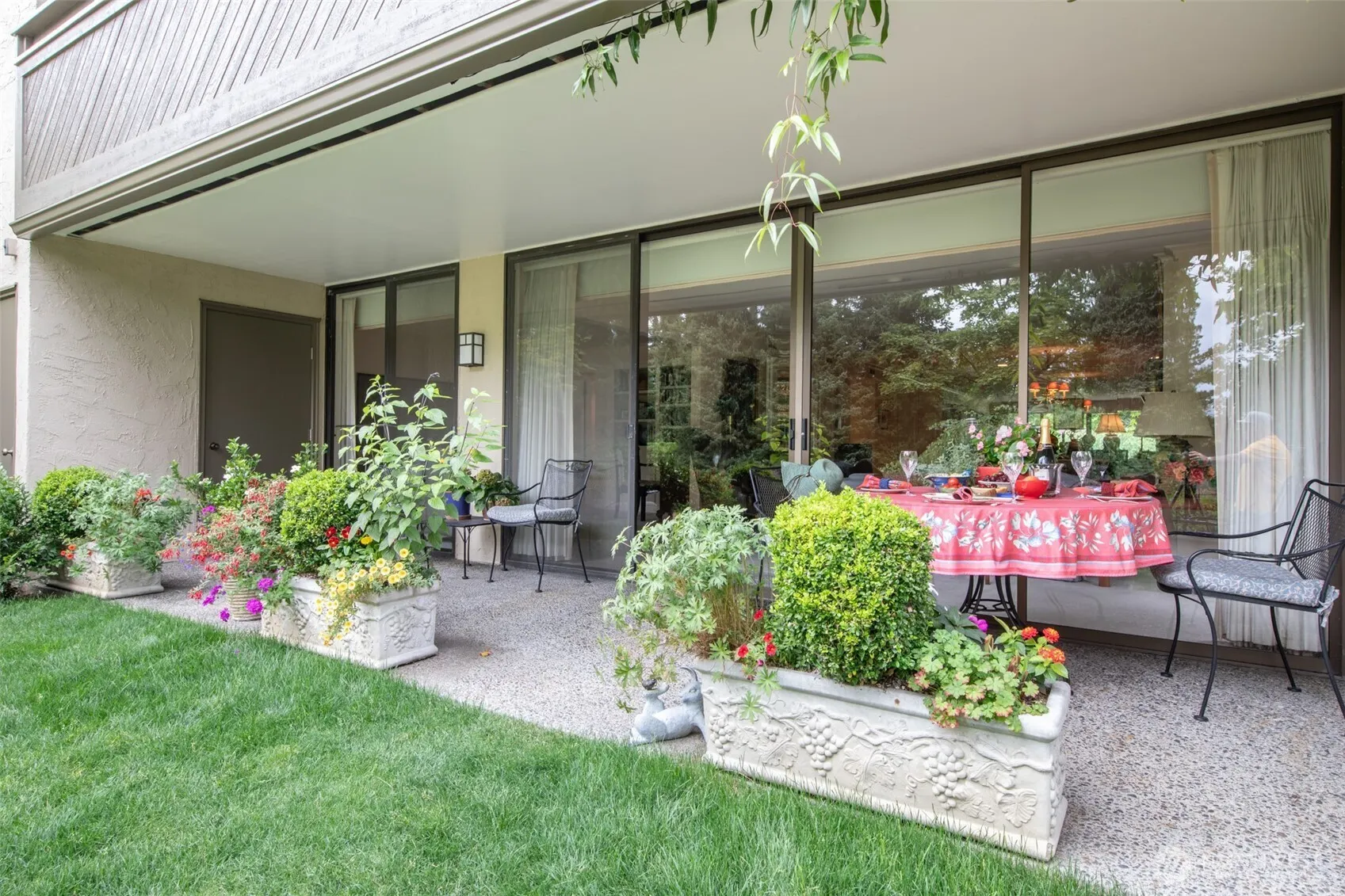 6562 Park Point Way NE #B106, Seattle, WA 98115