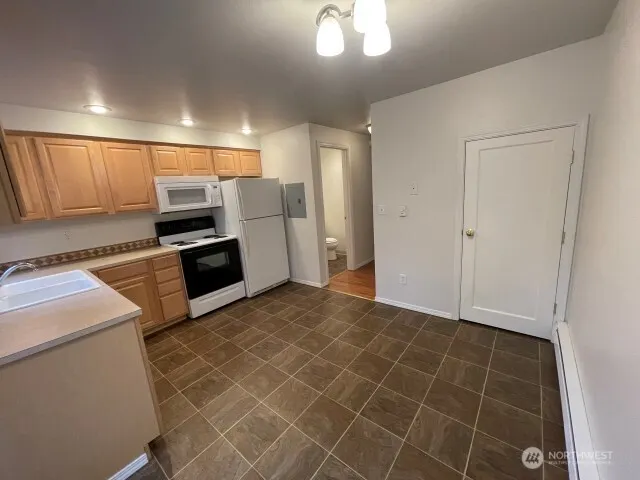 5701 200th Street SW #4, Lynnwood, WA 98036