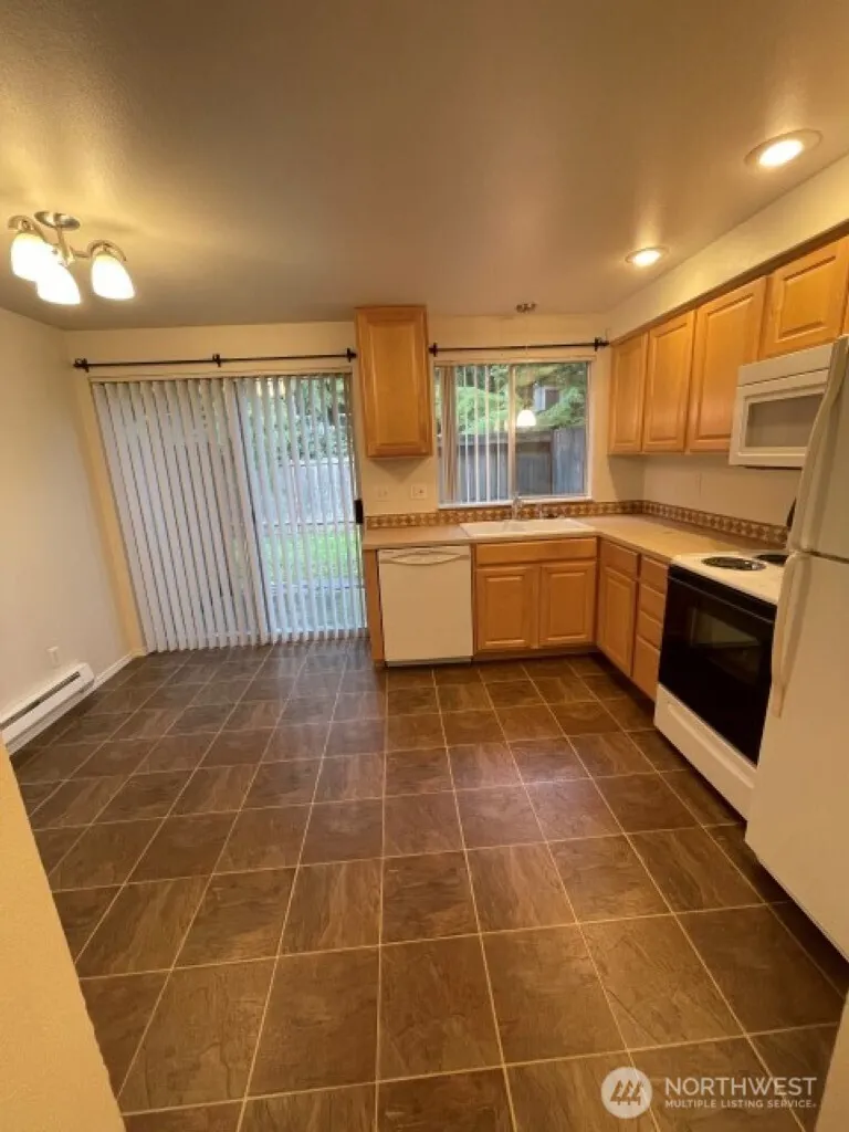 5701 200th Street SW #10, Lynnwood, WA 98036