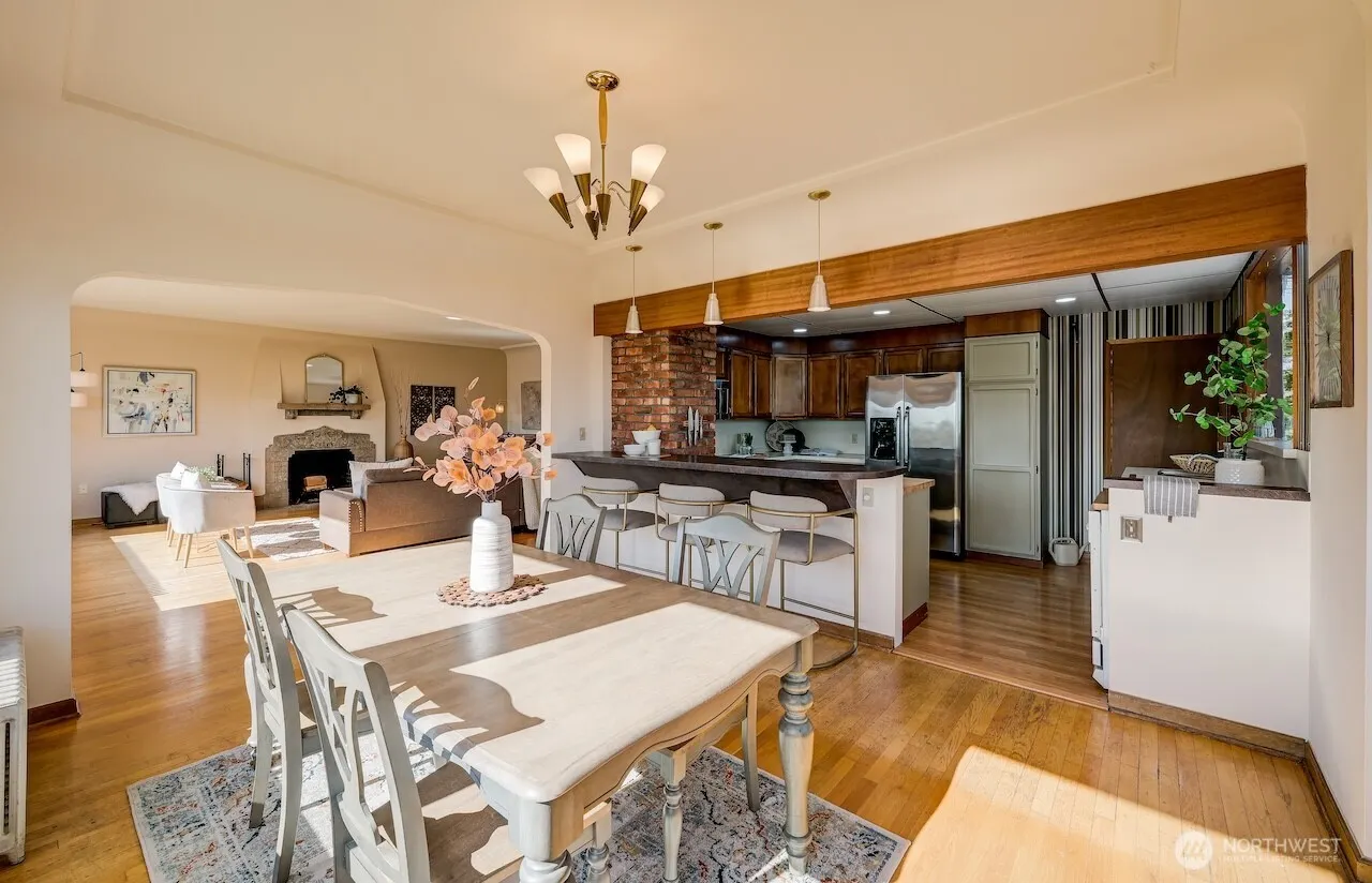 1638 Palm Avenue SW, Seattle, WA 98116