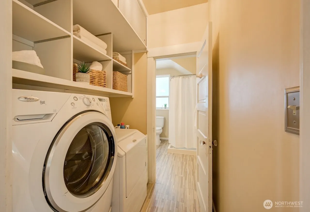 1638 Palm Avenue SW, Seattle, WA 98116