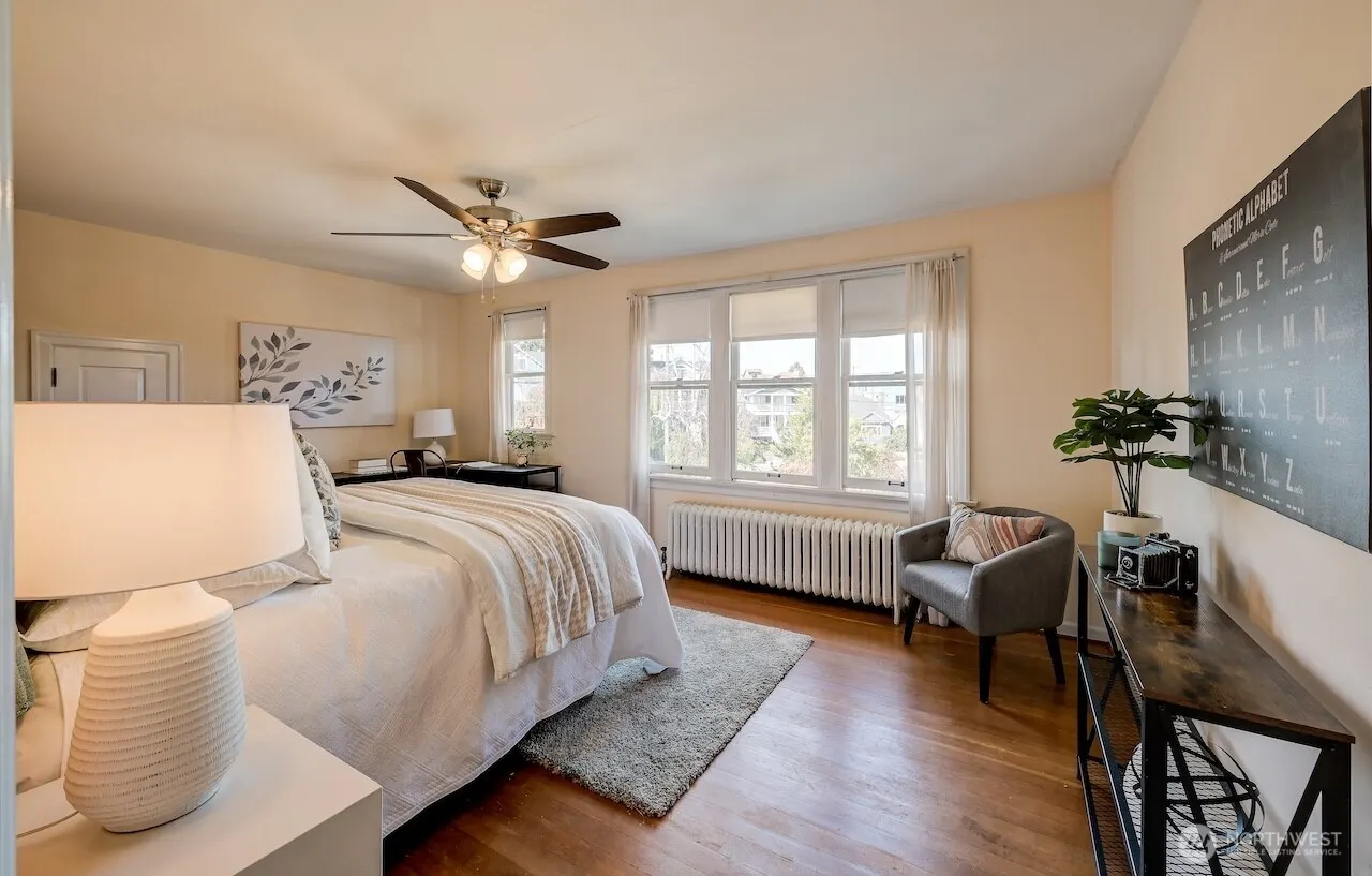 1638 Palm Avenue SW, Seattle, WA 98116