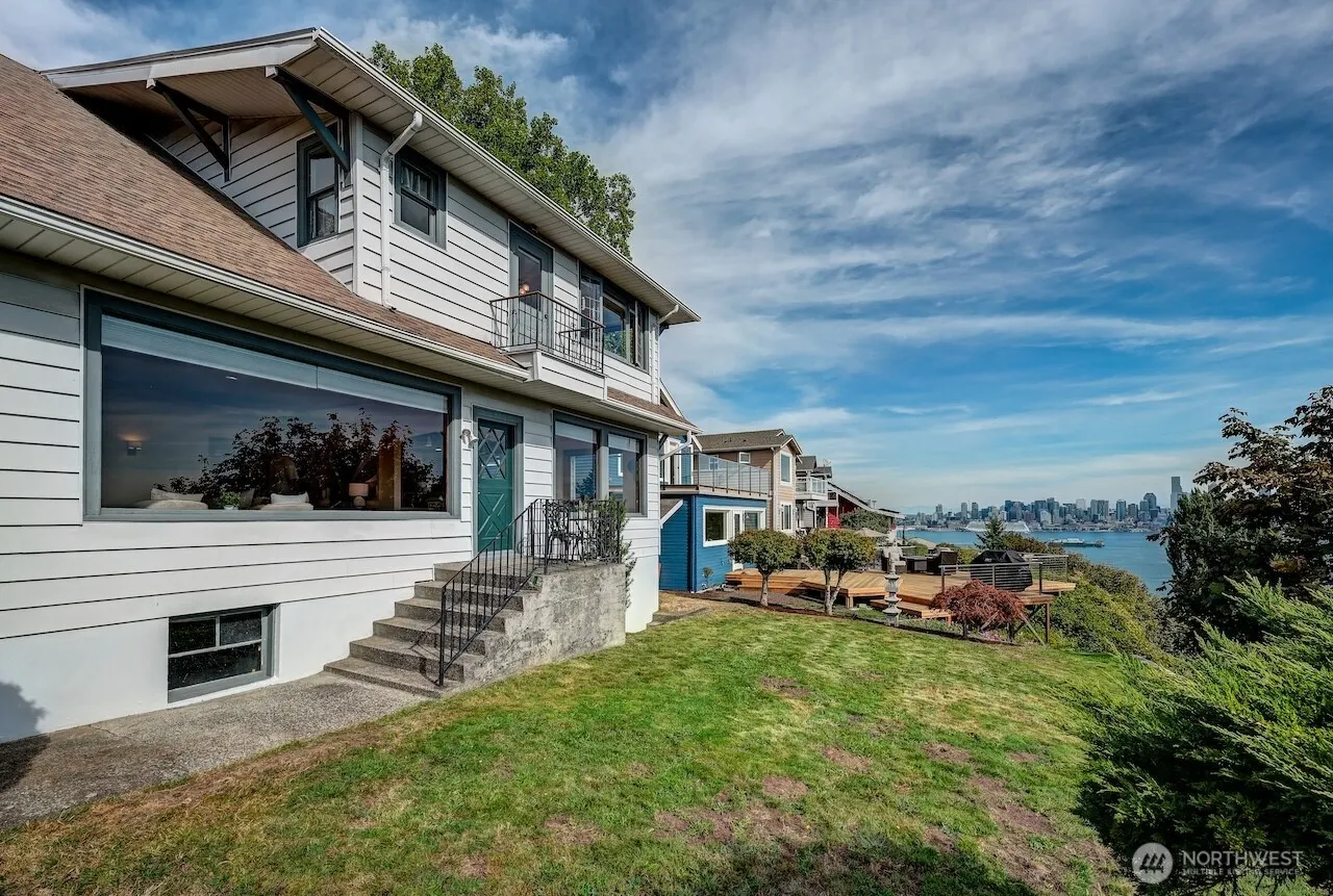 1638 Palm Avenue SW, Seattle, WA 98116