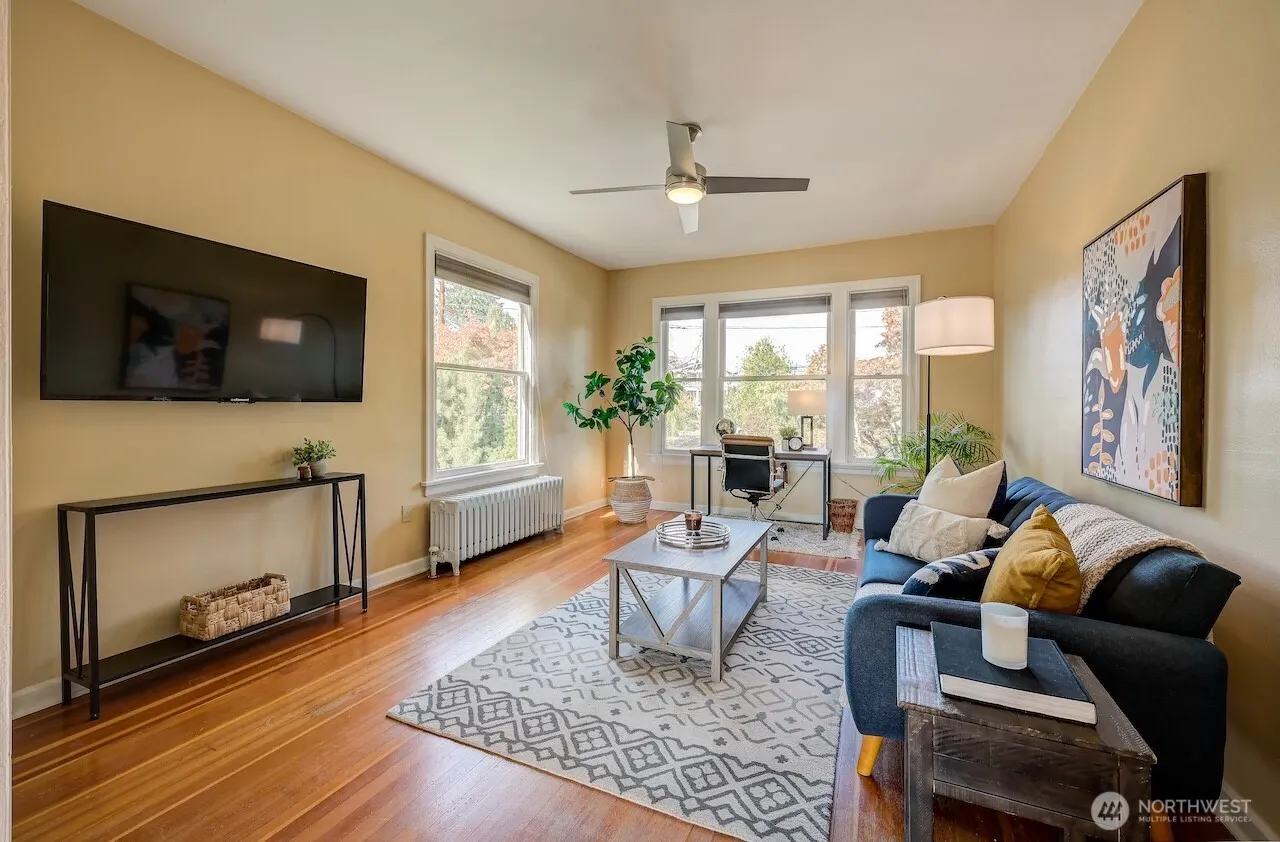 1638 Palm Avenue SW, Seattle, WA 98116