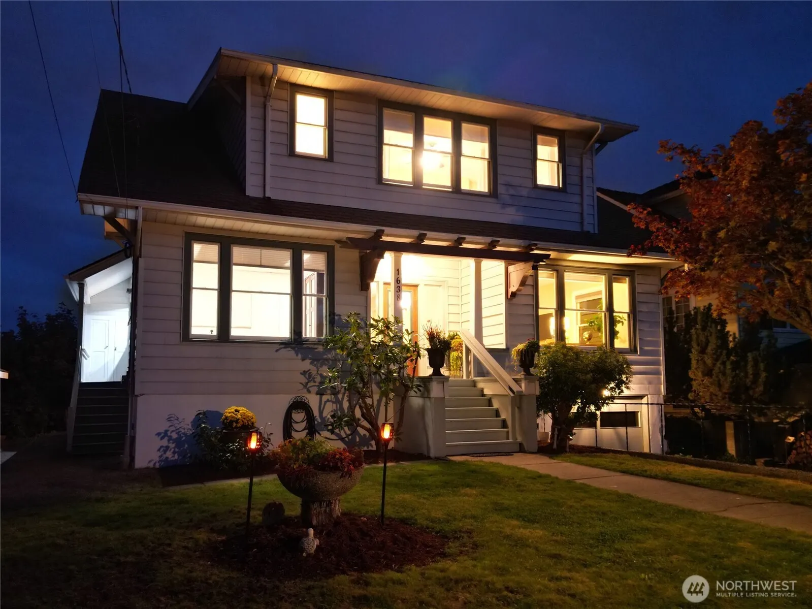 1638 Palm Avenue SW, Seattle, WA 98116