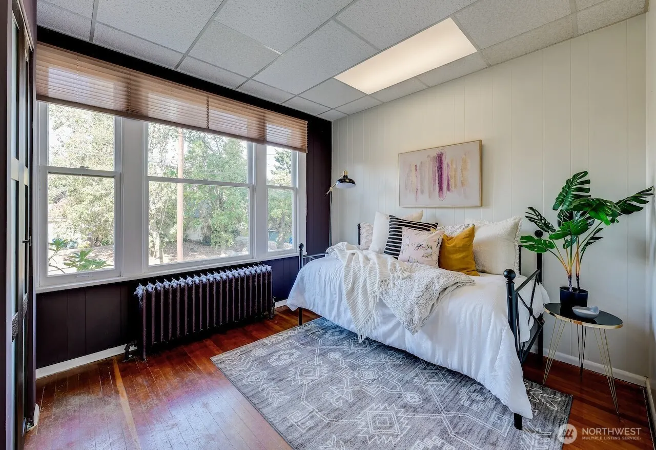 1638 Palm Avenue SW, Seattle, WA 98116