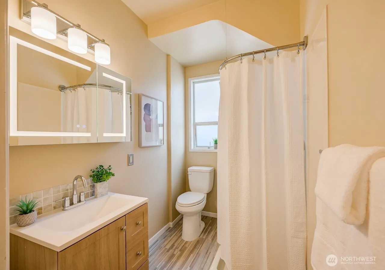 1638 Palm Avenue SW, Seattle, WA 98116