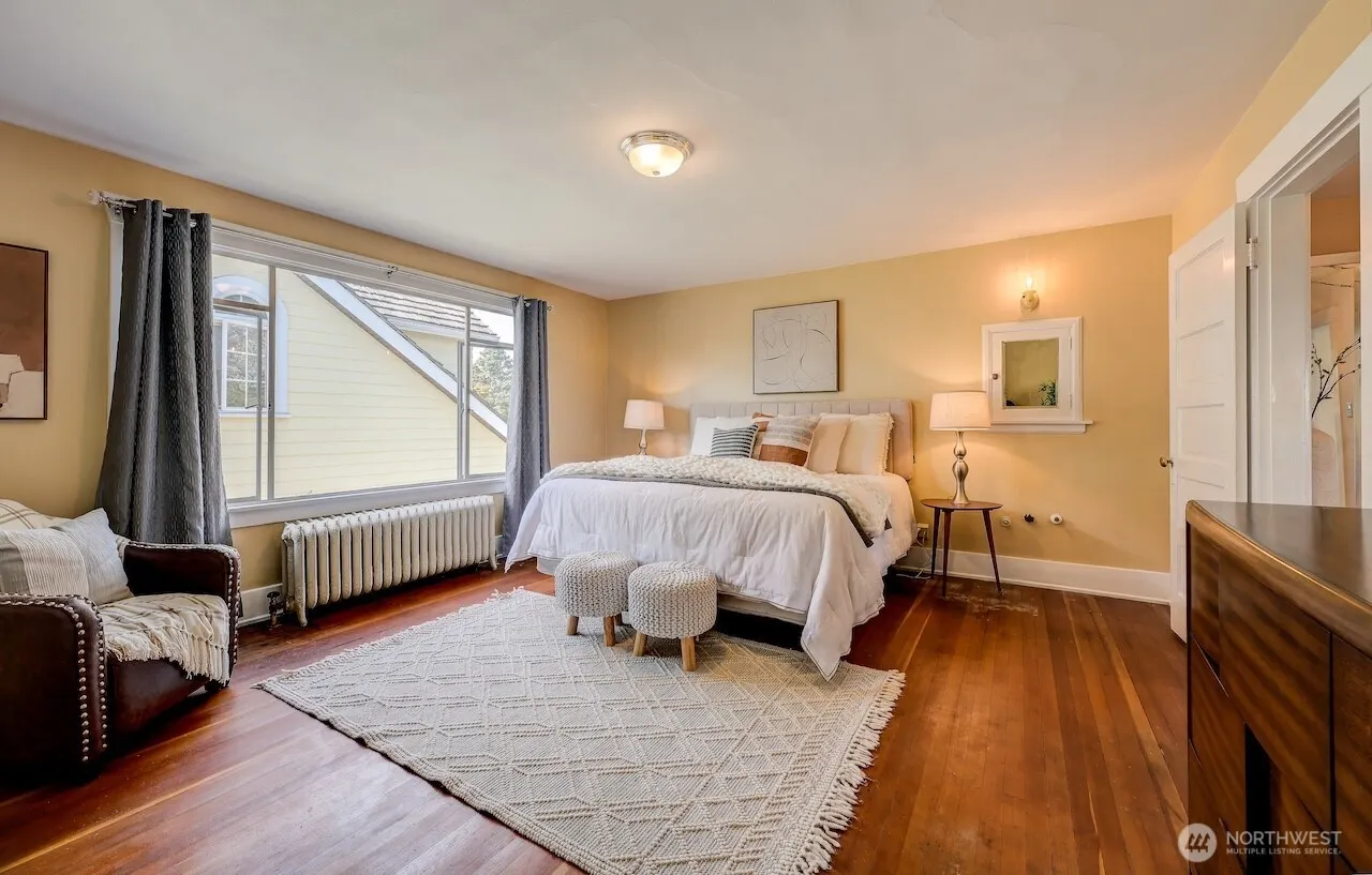 1638 Palm Avenue SW, Seattle, WA 98116