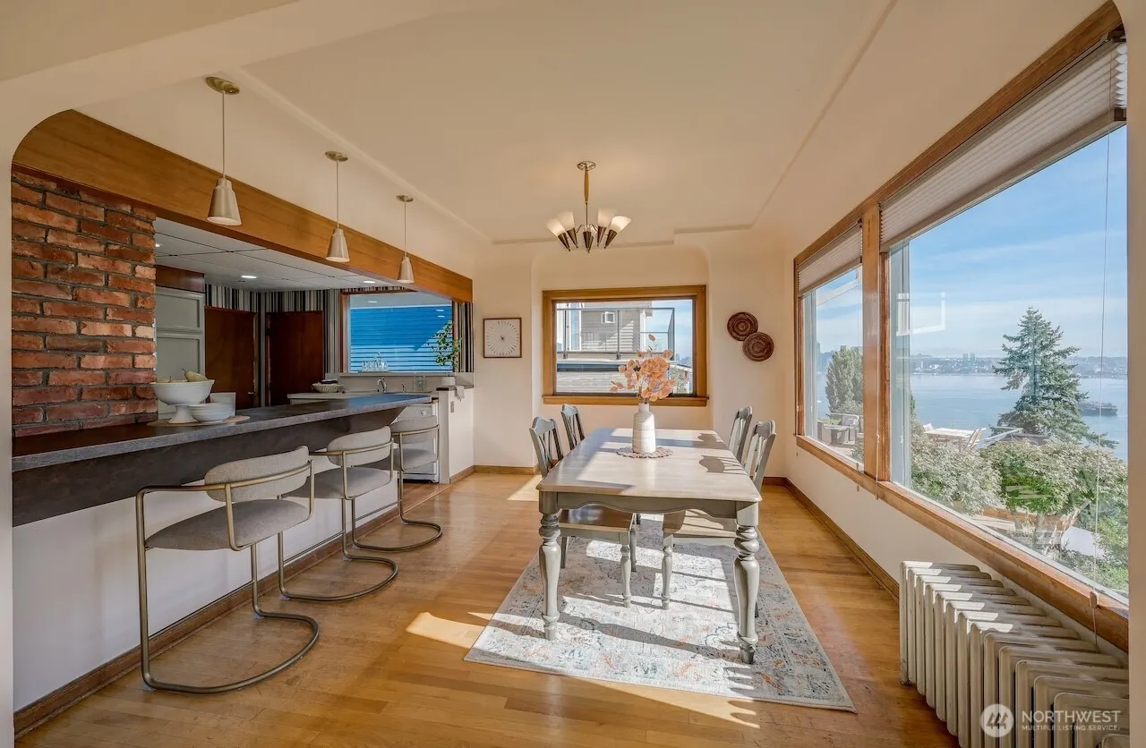 1638 Palm Avenue SW, Seattle, WA 98116