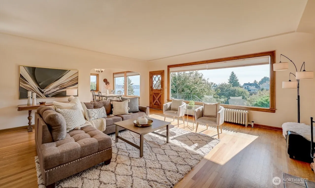 1638 Palm Avenue SW, Seattle, WA 98116