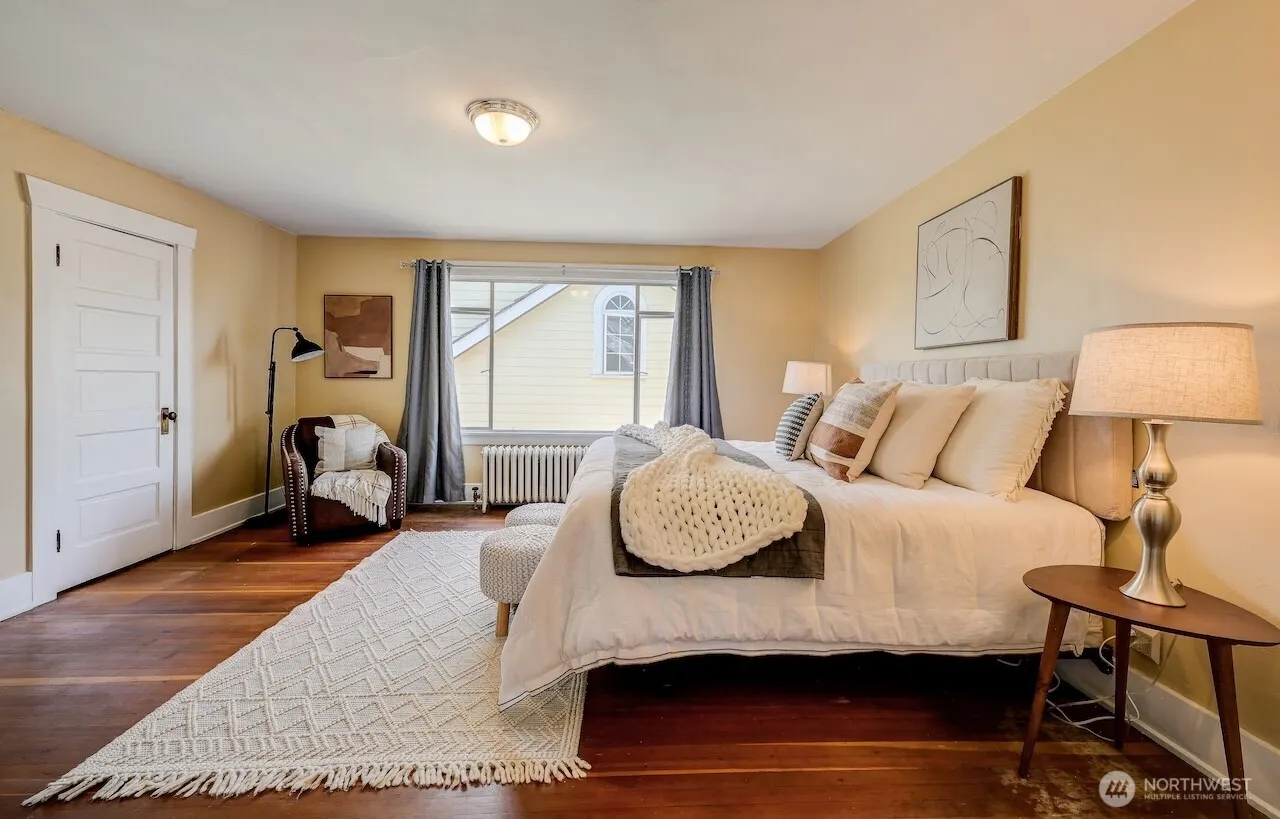 1638 Palm Avenue SW, Seattle, WA 98116