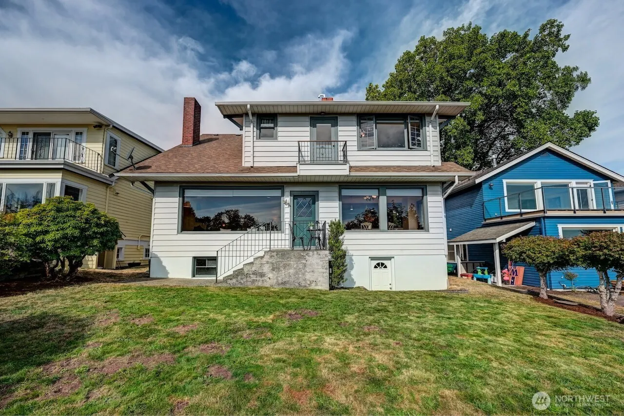 1638 Palm Avenue SW, Seattle, WA 98116