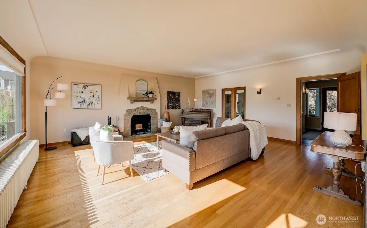 1638 Palm Avenue SW, Seattle, WA 98116
