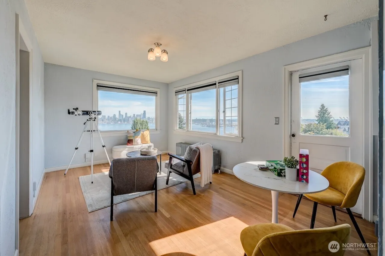 1638 Palm Avenue SW, Seattle, WA 98116