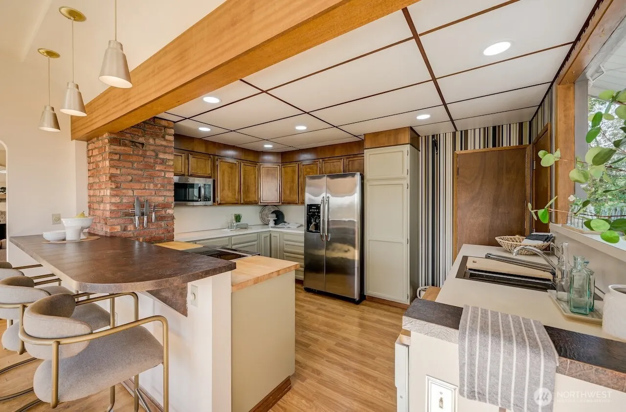 1638 Palm Avenue SW, Seattle, WA 98116